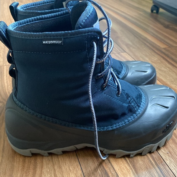Northface Winter Boots - Picture 2 of 6